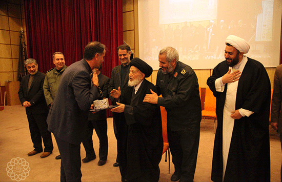 تجلیل از شهردار اردبیل در همایش قلم، رسانه و آرمان‌های انقلاب اسلامی