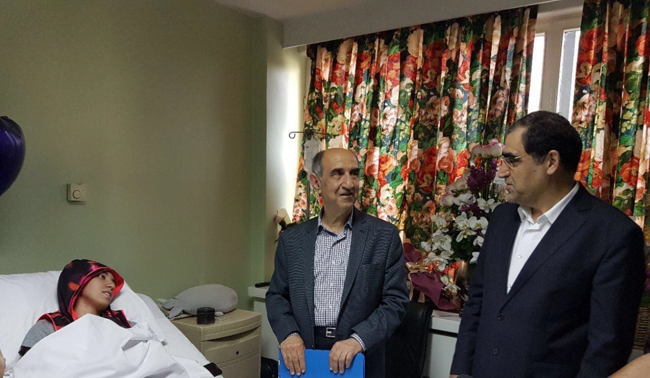 عیادت وزیر بهداشت از کیمیا علیزاده +عکس