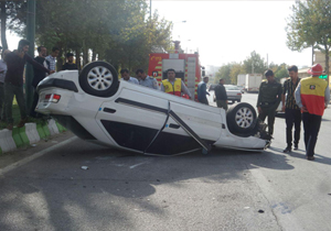 واژگونی خودروی سواری در یاسوج + تصویر