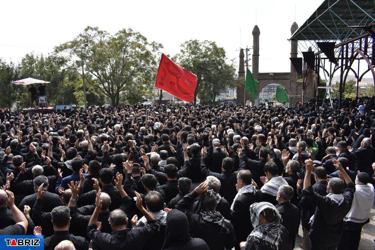 تجمع بزرگ عزاداران حسینی و نماز ظهر عاشورا در شهرستان میانه /تصا.یر