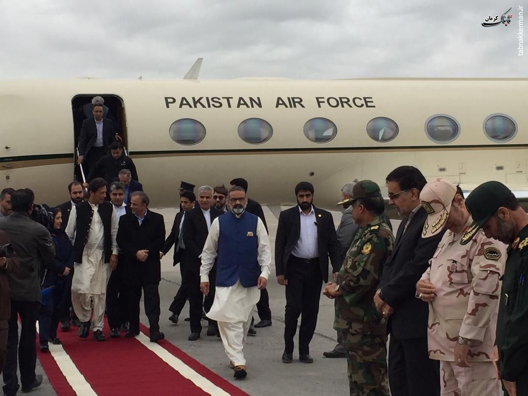 نخست وزیر پاکستان وارد مشهد مقدس شد