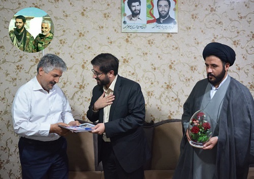 دیدار مدیر عامل شرکت گاز استان همدان با خانواده شهید معز غلامی