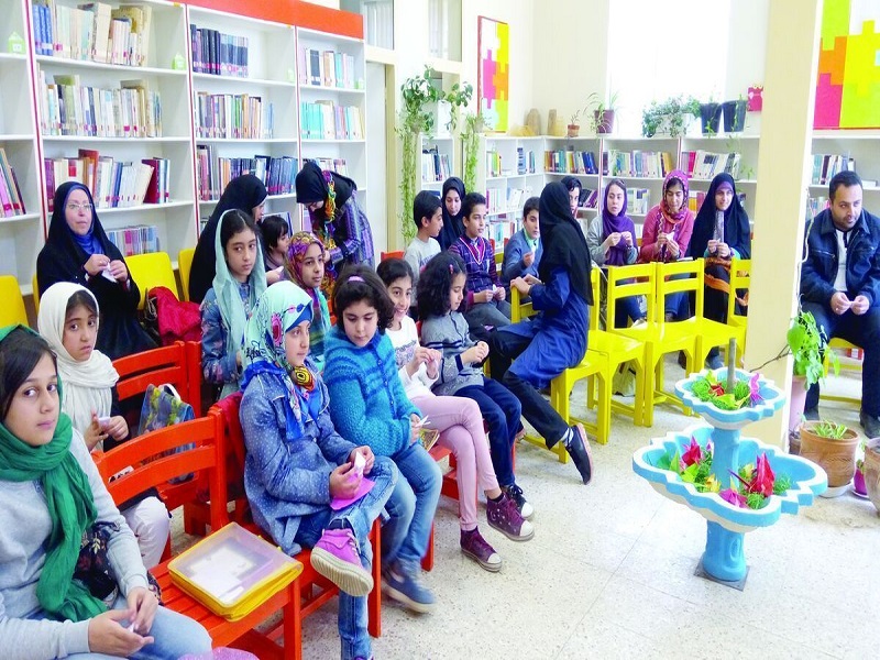 کودکان و نوجوانان با عضویت در کتابخانه‌های کانون از منابع موجود بهره مند می‌شوند