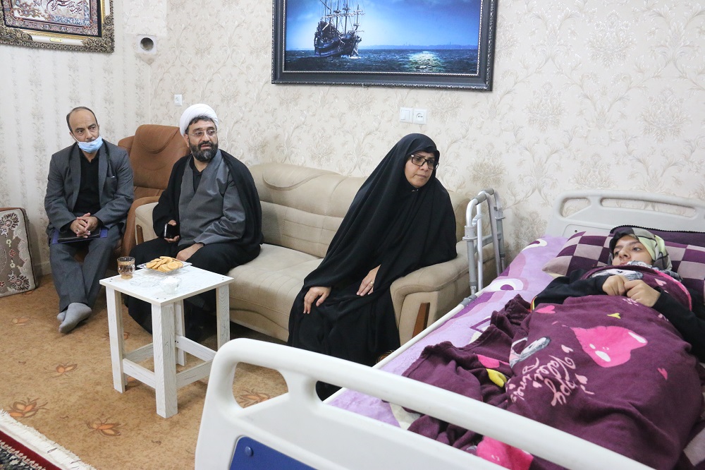 آوازه شهدای مدافع حرم باید در بطن جامعه جاری شود