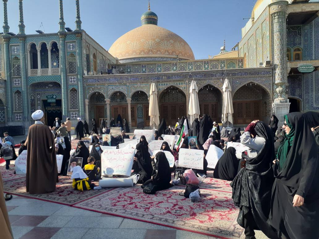 «بست نشینی مطالبه گرانه» عده ای از هموطنان/پاسخ به شبهات درباره بست‌نشینی در اماکن مقدس