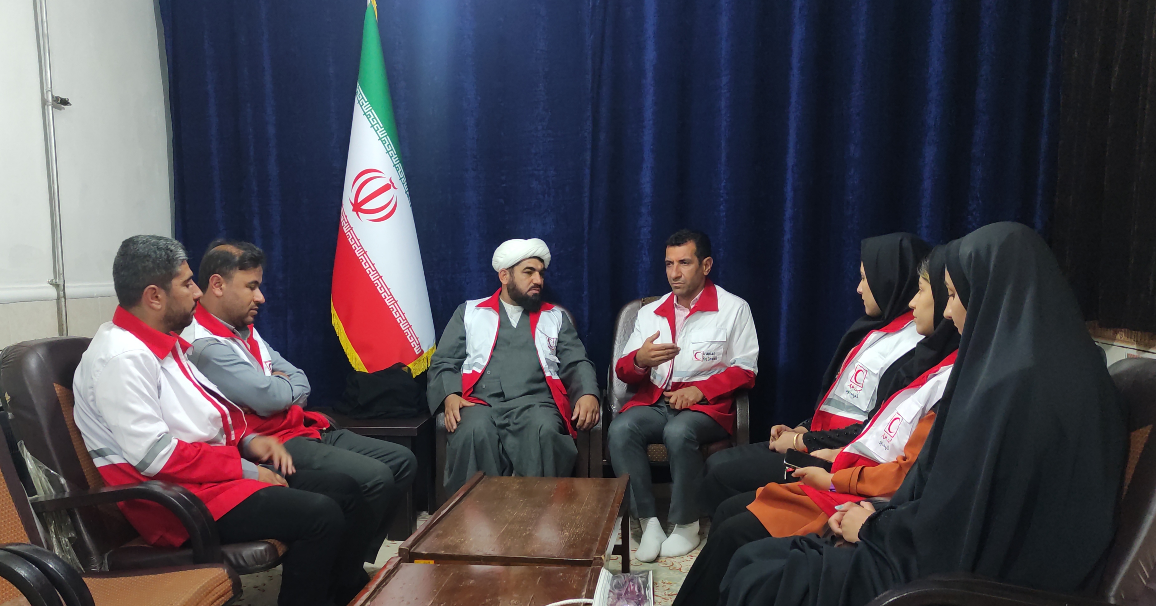دیدار کارکنان هلال احمر مارگون با امام جمعه دیدار کارکنان هلال احمر مارگون با امام جمعه