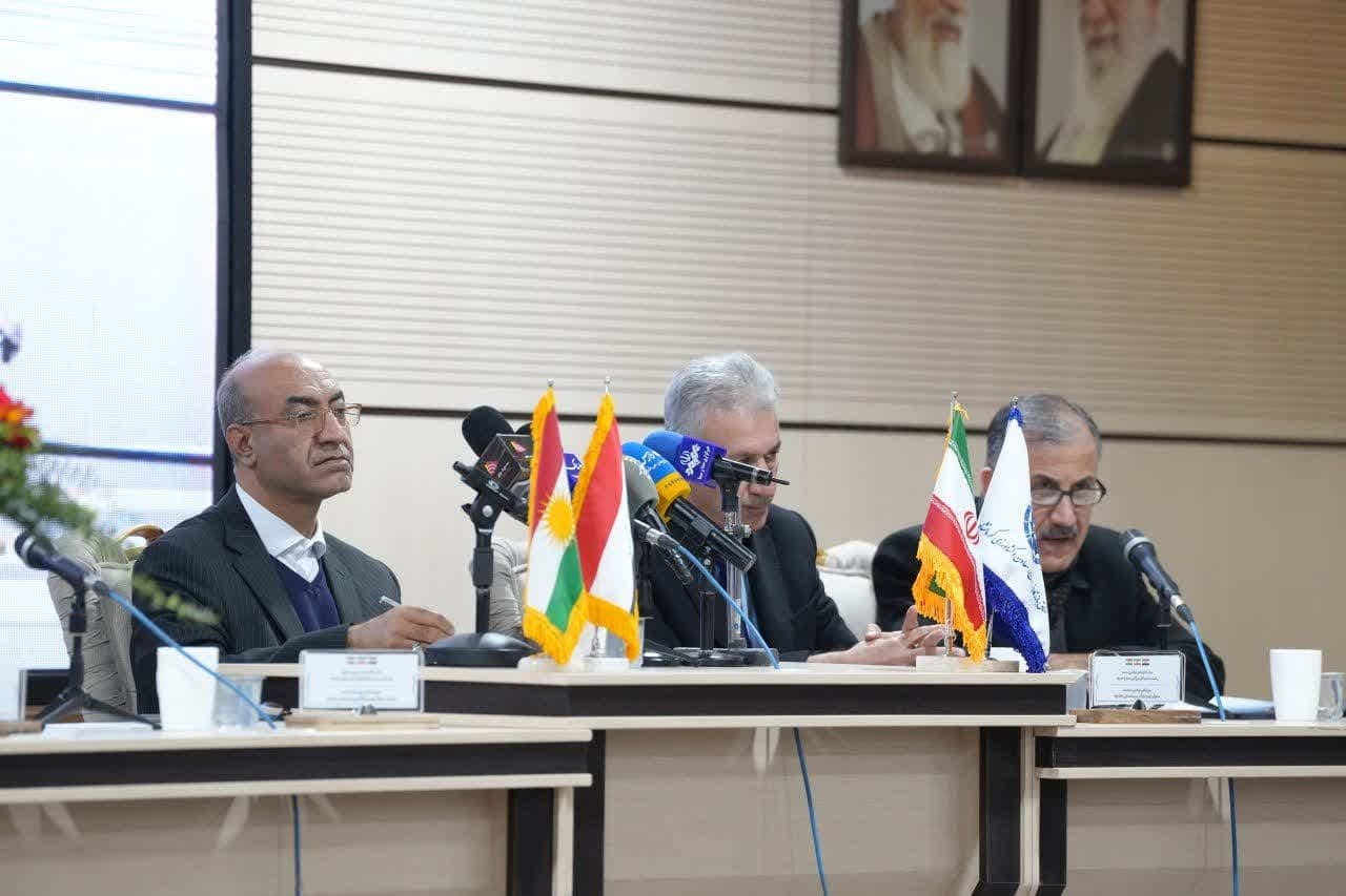 امضای تفاهمنامه مشترک بین اتاقهای بازرگانی کرمانشاه و عراق امضای تفاهمنامه مشترک بین اتاقهای بازرگانی کرمانشاه و عراق