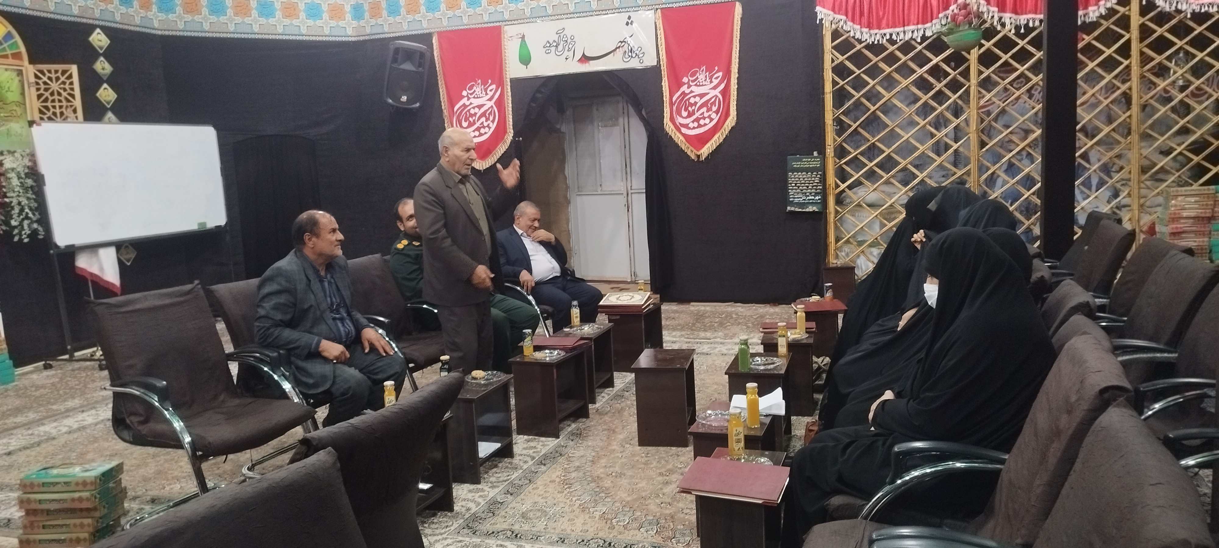 دیدار و تجلیل مسئول معاونت آموزش سپاه فتح استان(ک.ب)از خانواده های شهدا دیدار و تجلیل مسئول معاونت آموزش سپاه فتح استان(ک.ب)از خانواده های شهدا