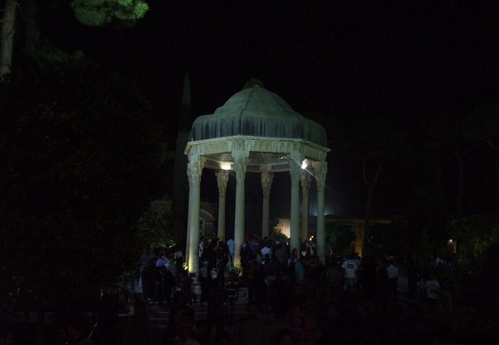 هر چراغ خاموش نمادی از نبود شفافیت است هر چراغ خاموش نمادی از نبود شفافیت است