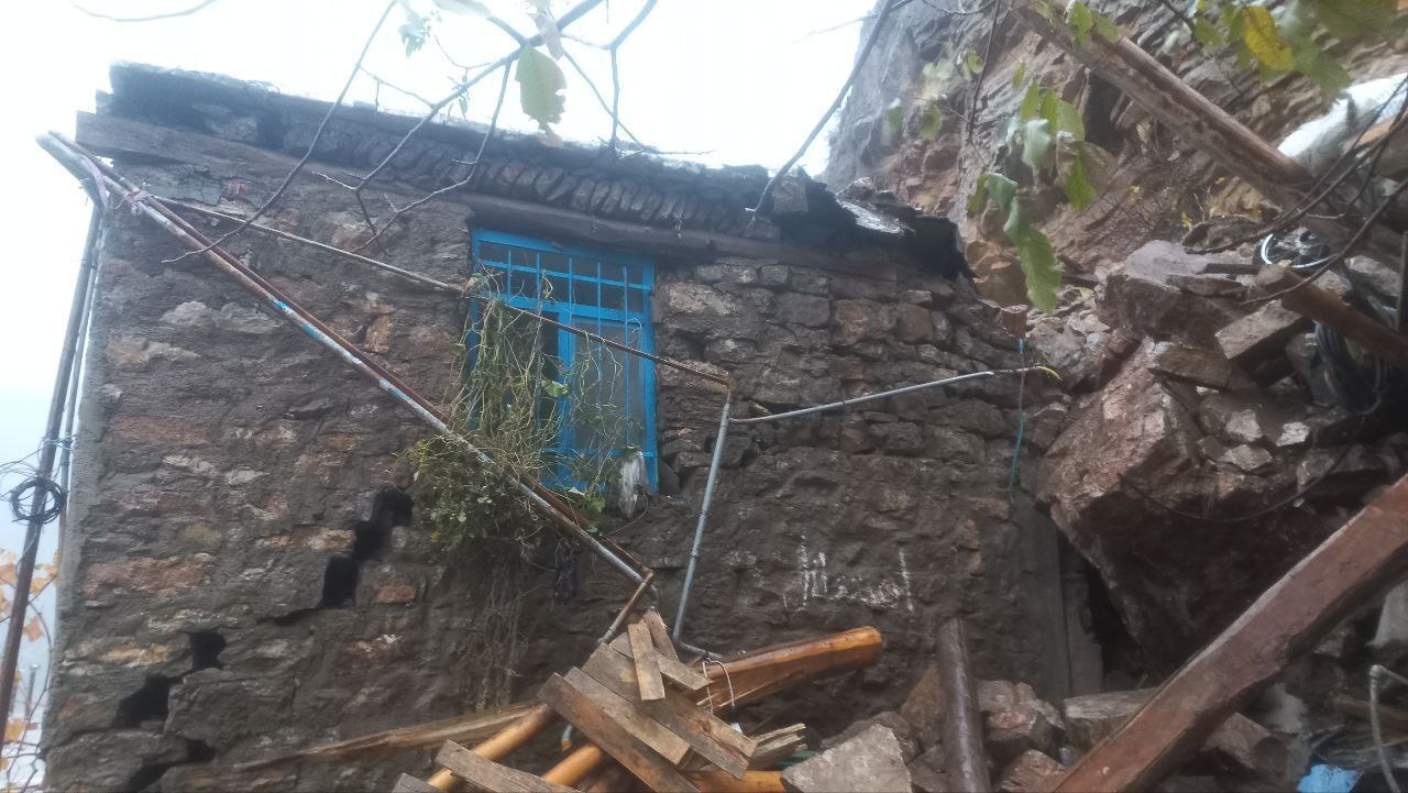 خسارت باران و ریزش سنگ در هورامان تخت/ دام‌ها گرفتار آوار شدند، جانی در خطر نبود + تصاویر