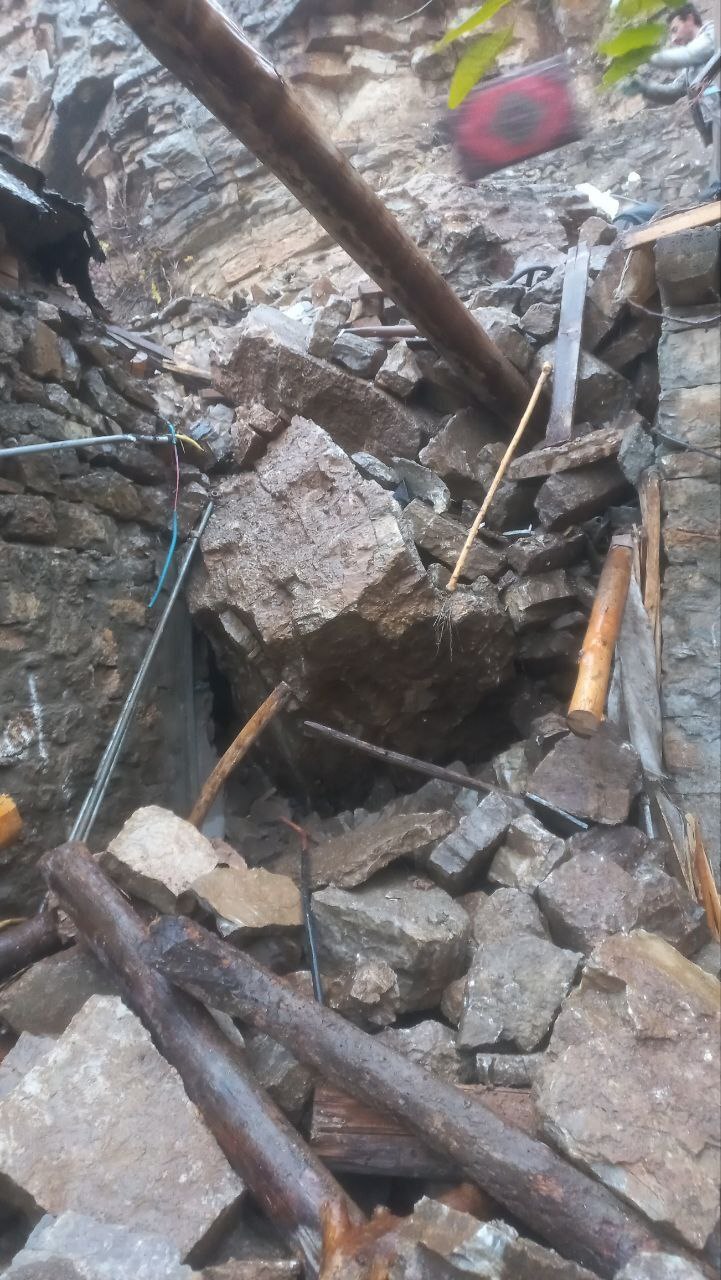 خسارت باران و ریزش سنگ در هورامان تخت/ دام‌ها گرفتار آوار شدند، جانی در خطر نبود + تصاویر