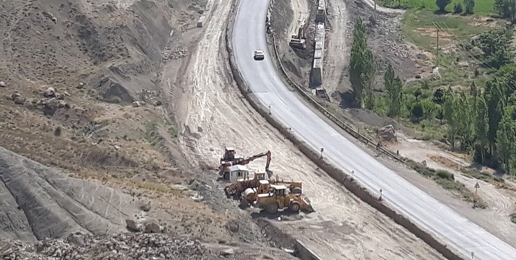 محور سمنان–فیروزکوه به صحن مجلس کشیده شد/تذکر نماینده سمنان به وزیر راه برای تسریع در تکمیل محور سمنان–فیروزکوه محور سمنان–فیروزکوه به صحن مجلس کشیده شد/تذکر نماینده سمنان به وزیر راه برای تسریع در تکمیل محور سمنان–فیروزکوه