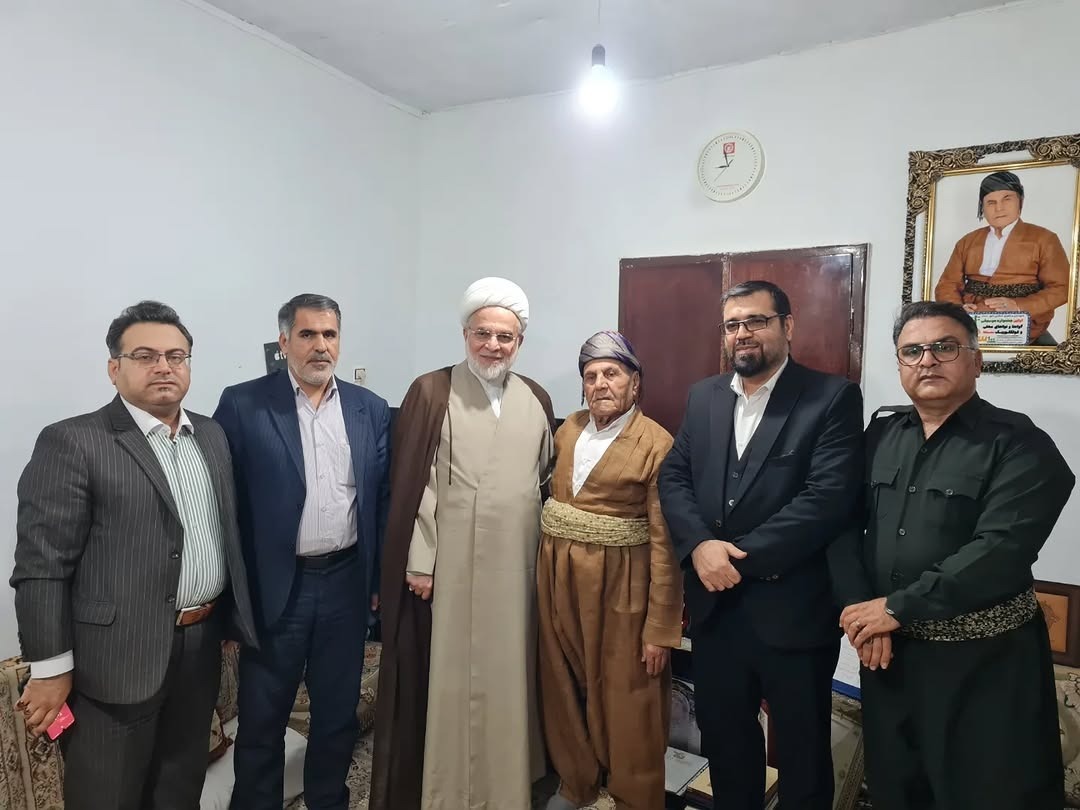 تجلیل نماینده ولی‌فقیه و مسئولان فرهنگی از هنرمند کردستانی/ آواز سیاوچمانه ماموستا کیمنه‌ای برای نماینده رهبری + فیلم و تصاویر