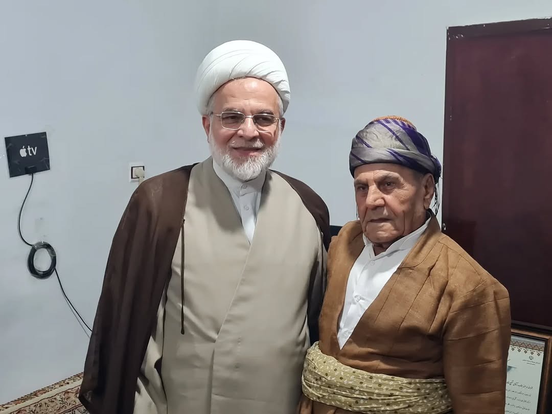 تجلیل نماینده ولی‌فقیه و مسئولان فرهنگی از هنرمند کردستانی/ آواز سیاوچمانه ماموستا کیمنه‌ای برای نماینده رهبری + فیلم و تصاویر