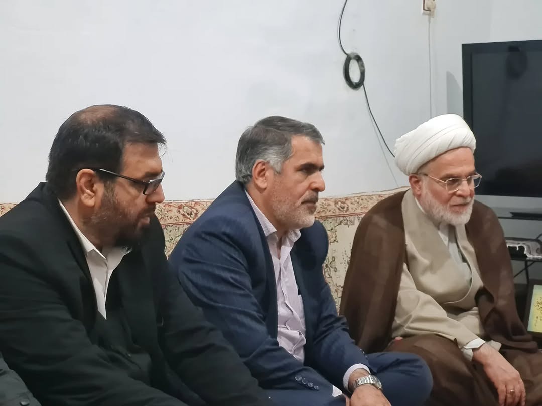 تجلیل نماینده ولی‌فقیه و مسئولان فرهنگی از هنرمند کردستانی/ آواز سیاوچمانه ماموستا کیمنه‌ای برای نماینده رهبری + فیلم و تصاویر