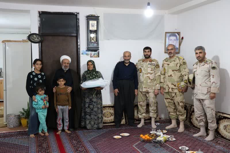 فرمانده مرزبانی کردستان با مادران شهدا دیدار کرد/ تجلیل از صبر و نقش‌آفرینی مادران در تربیت شهیدان + تصویر