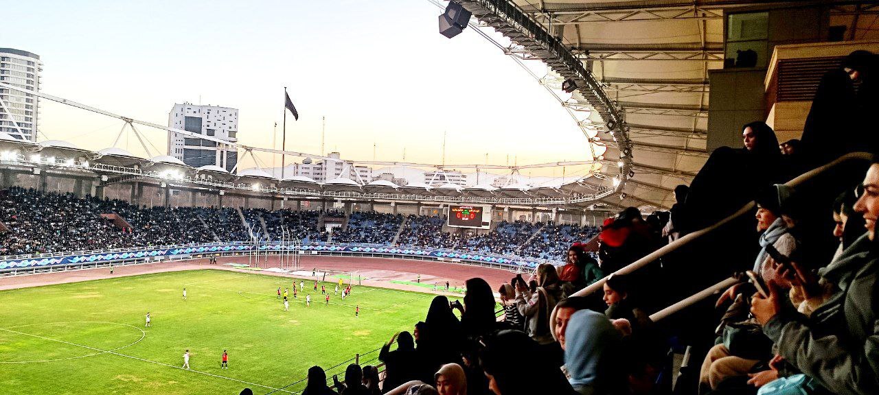 حضور تاریخی زنان مشهدی در ورزشگاه امام رضا (ع)