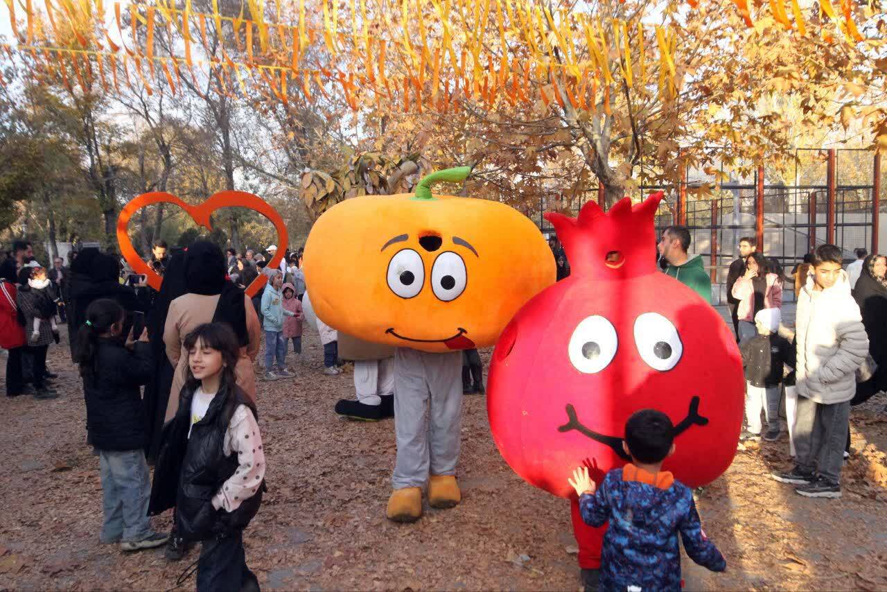 برگزاری سومین جشنواره پاییزی برگریزان هگمتانه، در همدان + عکس برگزاری سومین جشنواره پاییزی برگریزان هگمتانه، در همدان + عکس